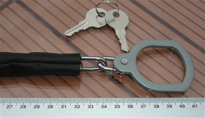 hq2 Türkette mit Anbau Schloß und 2 Schlüssel vermutlich für Klinke Nachrüstsatz 