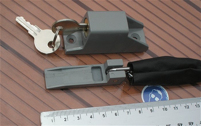 hq3 Türkette mit Anbau Schloß und 2 Schlüssel vermutlich für Klinke Nachrüstsatz 